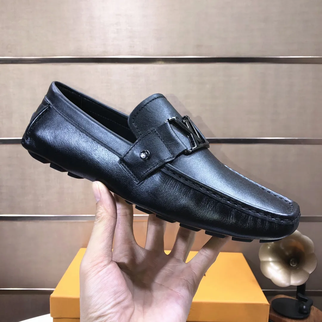 Men's men's shoes 💰420💰 [LV Doudou shoes] (water-dyed cowhide lining) new model is on the market, available on the official website. The new Doudou shoes are processed into single-color materials, and the uppers are made of imported cowhide material. The body of the shoe is fully hemmed with mark thread, and is lined with imported original cowhide leather. The elegant shoe shape is super suitable for all-matching, and the size is 38-44.